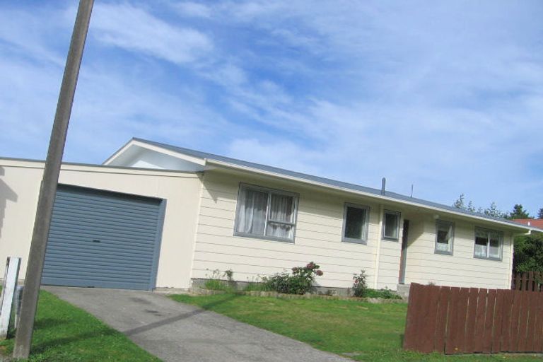 Photo of property in 12 Westra View, Tawa, Wellington, 5028