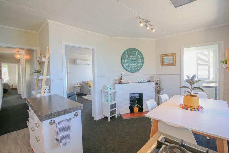 Photo of property in 82 Marine Parade, Bluff, 9814