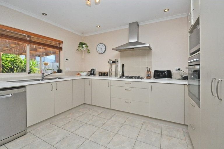 Photo of property in 24 Driftwood Drive, Red Beach, 0932