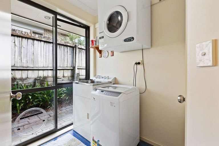 Photo of property in 34 Fleetwood Drive, Henderson, Auckland, 0612