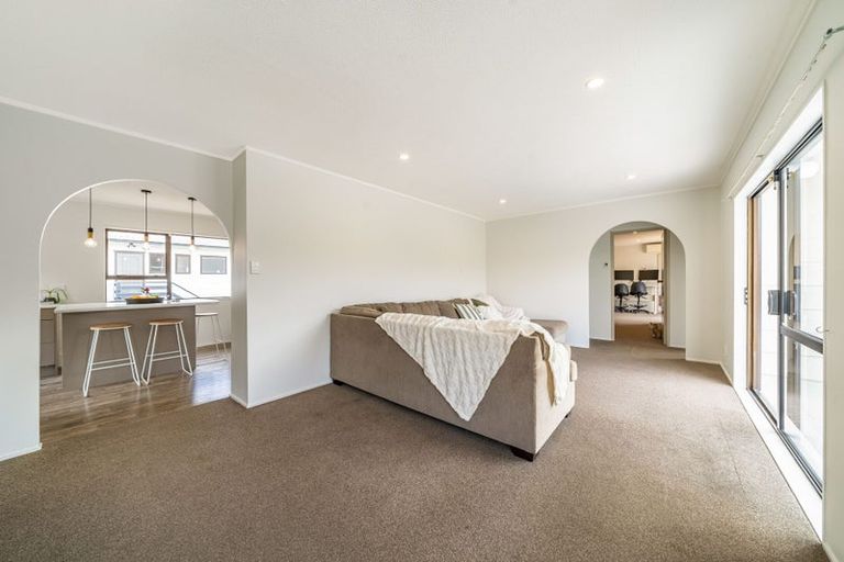 Photo of property in 56 Albatross Close, Whitby, Porirua, 5024