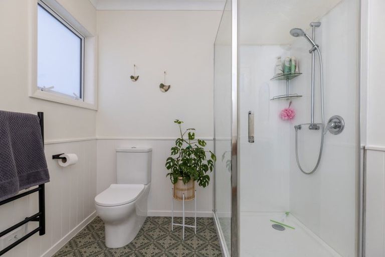 Photo of property in 11 Tiromoana Road, Raumati South, Paraparaumu, 5032