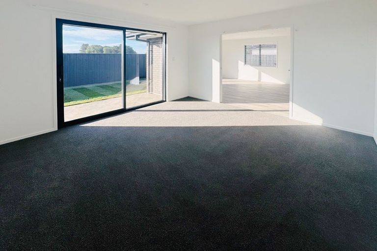 Photo of property in 37 Mehrtens Crescent, Woodend, 7691