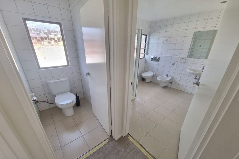 Photo of property in 1/177 Forrest Hill Road, Forrest Hill, Auckland, 0620