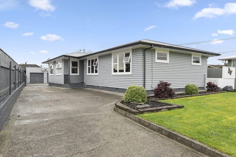 Photo of property in 41 Karaka Crescent, Levin, 5510