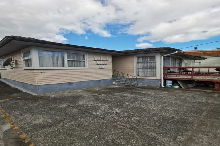 Photo of property in 80 View Road, Henderson, Auckland, 0612
