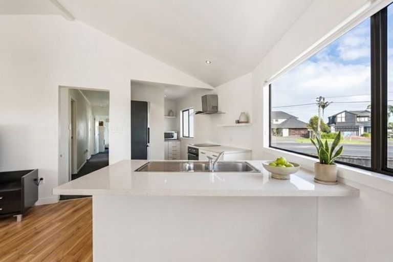 Photo of property in 820 Whangaparaoa Road, Manly, Whangaparaoa, 0930