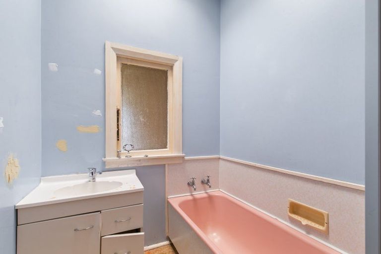 Photo of property in 16 Liverpool Street, Levin, 5510