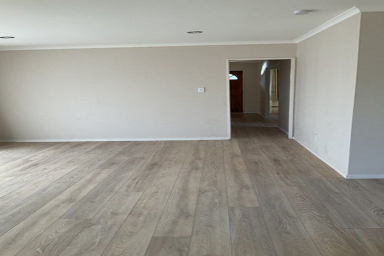 Photo of property in 10 Sambrooke Crescent, Flat Bush, Auckland, 2019