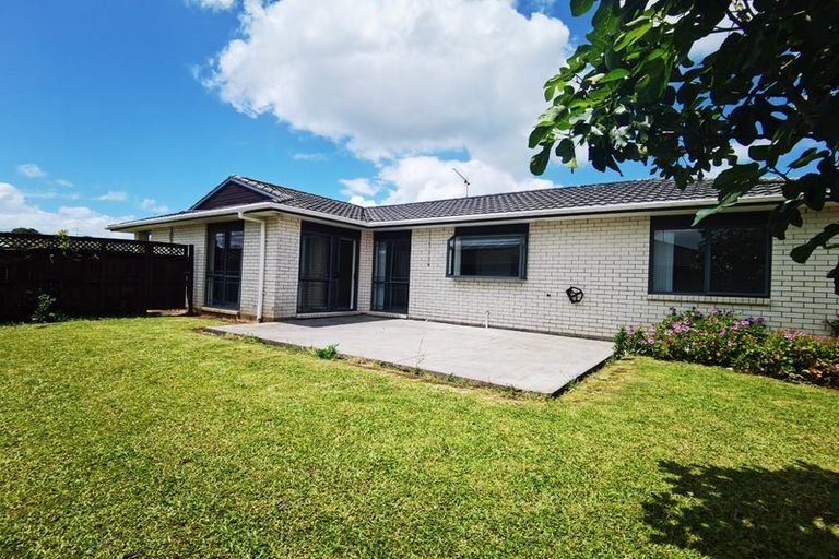 Photo of property in 11 Newbegin Place, Weymouth, Auckland, 2103
