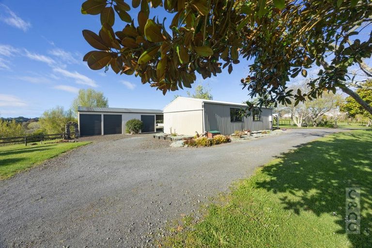 Photo of property in 1224 State Highway 16, Waimauku, 0883