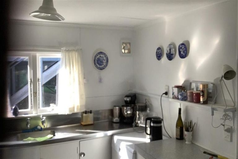 Photo of property in 8 Omokoroa Road, Omokoroa, 3114