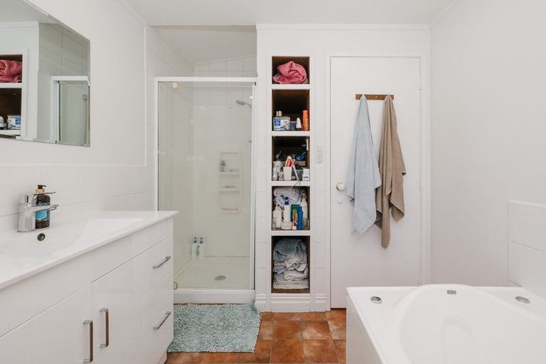 Photo of property in 40 Turitea Road, Fitzherbert, Palmerston North, 4472