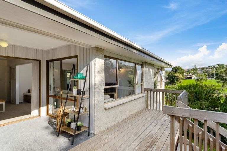 Photo of property in 2/69 Glencoe Road, Browns Bay, Auckland, 0630