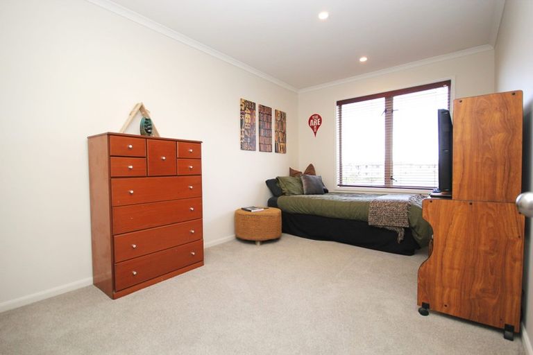 Photo of property in 17 West Hoe Heights, Orewa, 0931