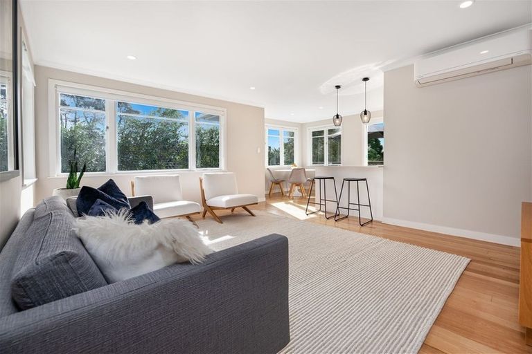 Photo of property in 7 Beazley Place, Glendene, Auckland, 0602