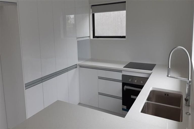 Photo of property in 7c Holland Avenue, Point England, Auckland, 1072