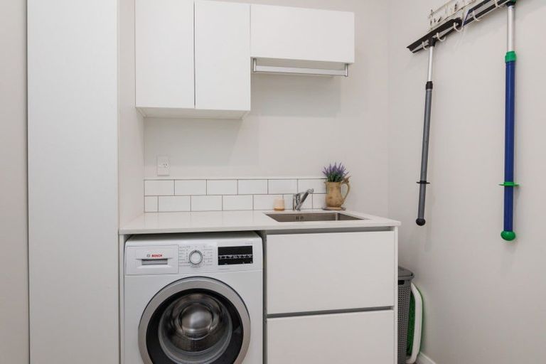 Photo of property in 13 Featherston Street, Takaro, Palmerston North, 4412