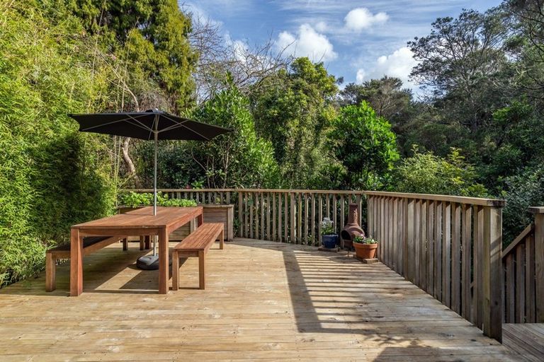 Photo of property in 4 Glenbush Place, Birkenhead, Auckland, 0626