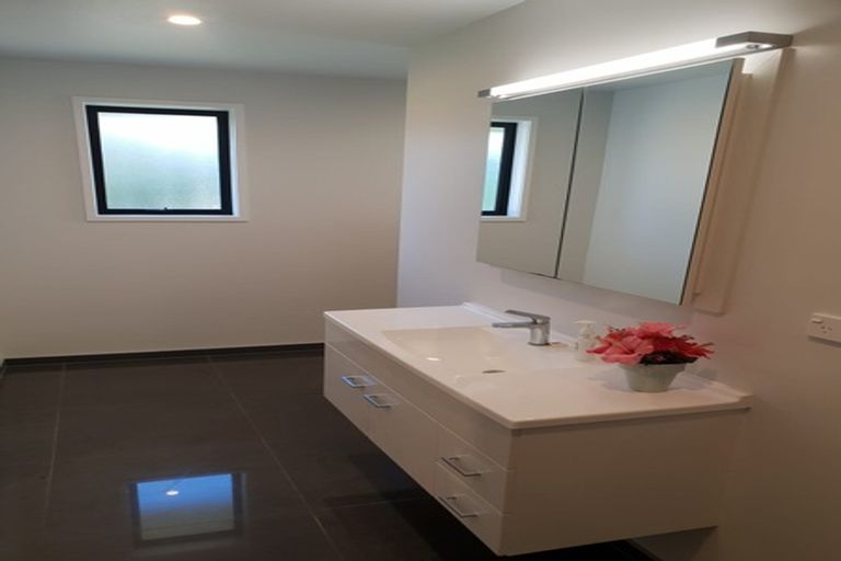 Photo of property in 1a Links Drive, Waiwhakaiho, New Plymouth, 4312