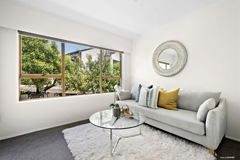 Photo of property in 71 Prince Regent Drive, Half Moon Bay, Auckland, 2012