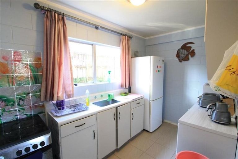 Photo of property in 1/78 West Coast Road, Glen Eden, Auckland, 0602