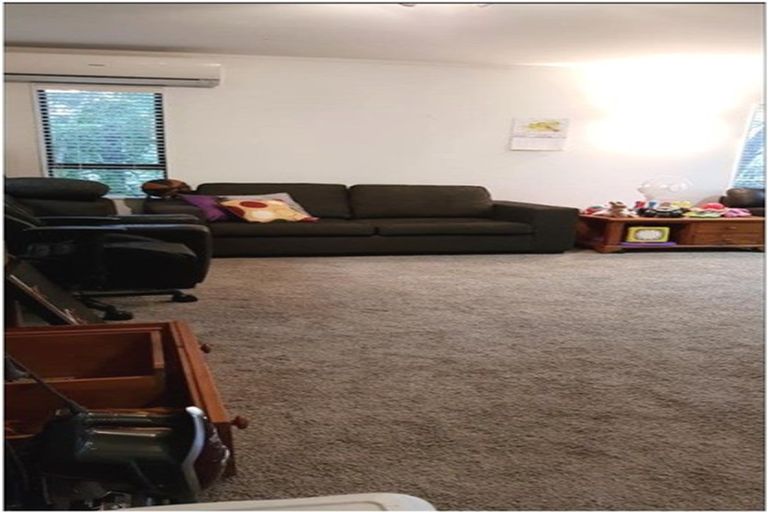 Photo of property in 22 Raphael Place, West Harbour, Auckland, 0618