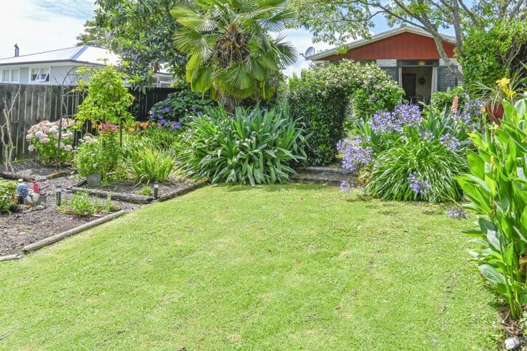 Photo of property in 46 Lipscombe Crescent, Havelock North, 4130