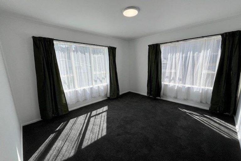 Photo of property in 24 Hurstbourn Priors, Goodwood Heights, Auckland, 2105