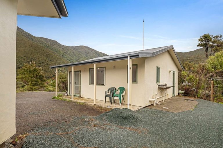 Photo of property in 3 Soucis Lane, Okiwi Bay, French Pass, 7193