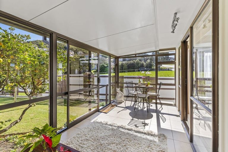 Photo of property in 87 Victory Crescent, Tawa, Wellington, 5028