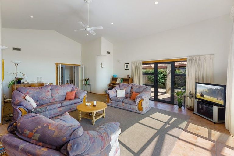 Photo of property in 7 Marewa Place, Waikanae Beach, Waikanae, 5036