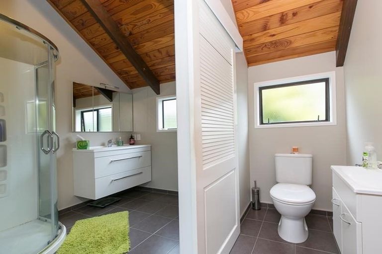 Photo of property in 42 Wirihana Road, Titirangi, Auckland, 0604