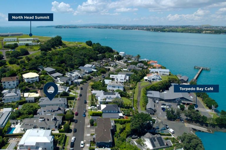 Photo of property in 15 Jubilee Avenue, Devonport, Auckland, 0624