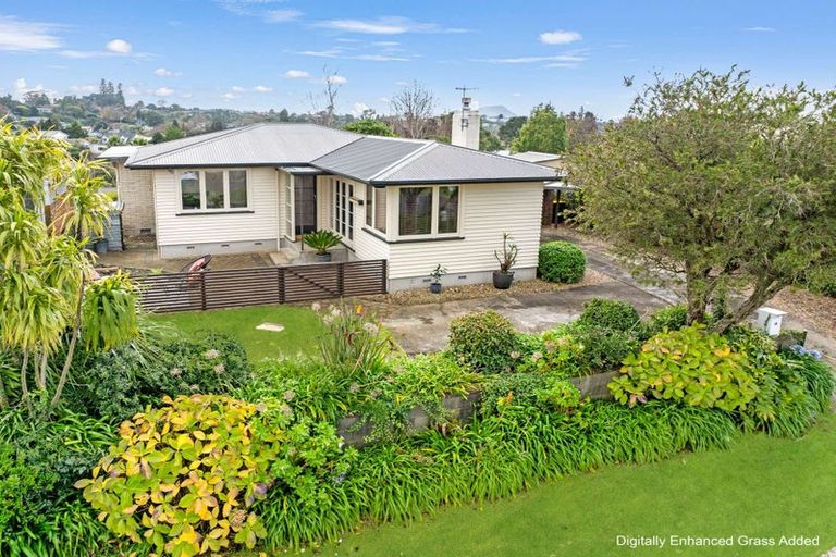 Photo of property in 32 Woodford Avenue, Brookfield, Tauranga, 3110