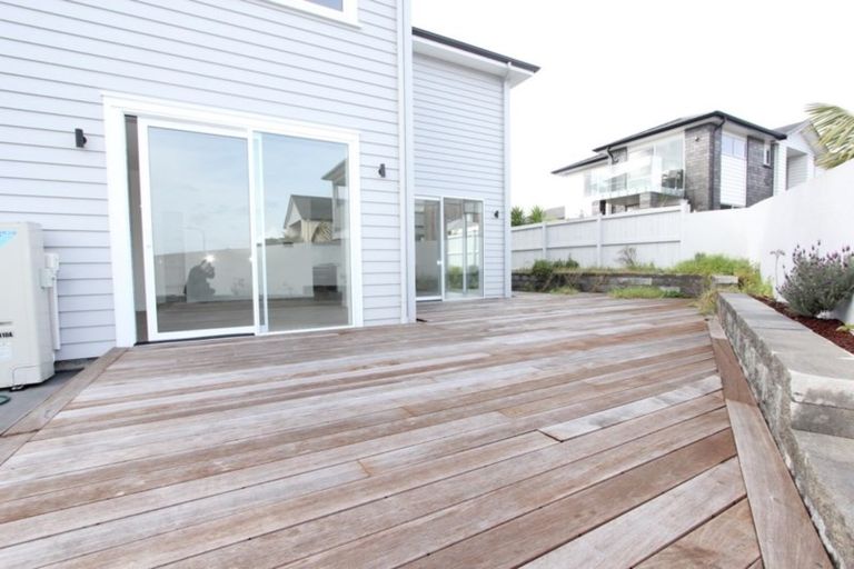 Photo of property in 16 Milano Boulevard, Karaka, Papakura, 2113