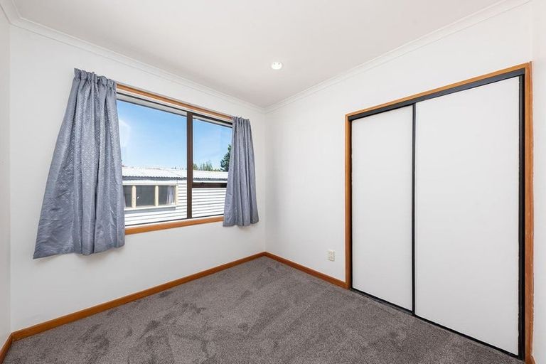 Photo of property in 122 Yaldhurst Road, Sockburn, Christchurch, 8042