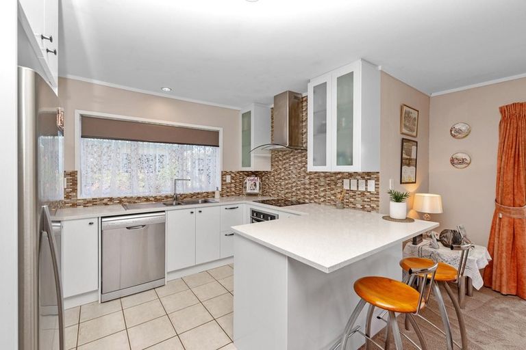 Photo of property in 127b Parrs Cross Road, Glen Eden, Auckland, 0612