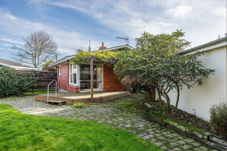 Photo of property in 6 Brookby Crescent, Avonhead, Christchurch, 8042