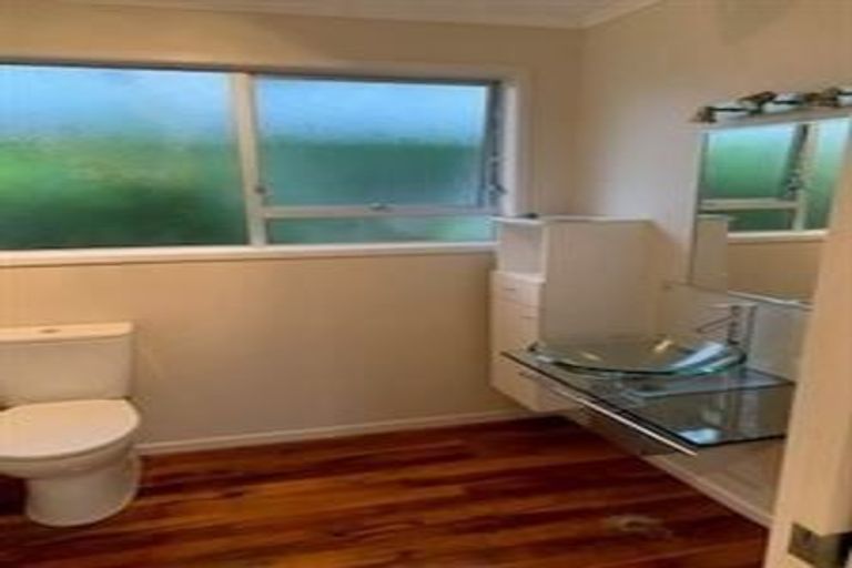 Photo of property in 1/43 Hart Road, Hauraki, Auckland, 0622