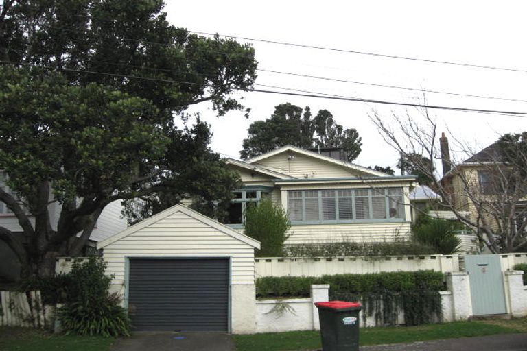 Photo of property in 6 Mallam Street, Karori, Wellington, 6012