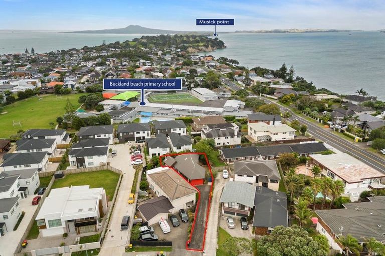 Photo of property in 1/5 Gulf Crest, Bucklands Beach, Auckland, 2012