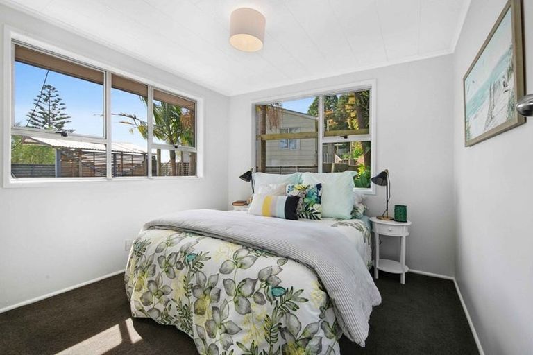 Photo of property in 1099 Whangaparaoa Road, Tindalls Beach, Whangaparaoa, 0930