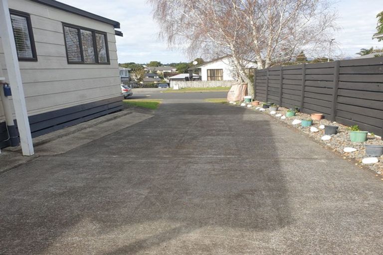 Photo of property in 40 Edgewater Parade, Waiuku, 2123