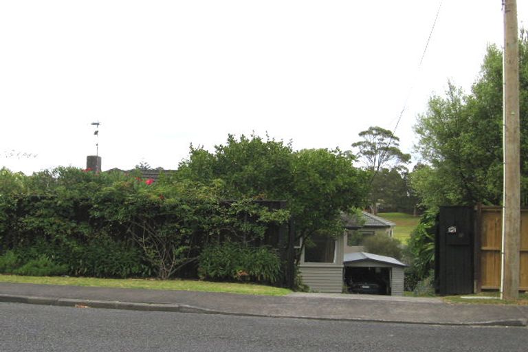 Photo of property in 87 Selwyn Crescent, Forrest Hill, Auckland, 0620
