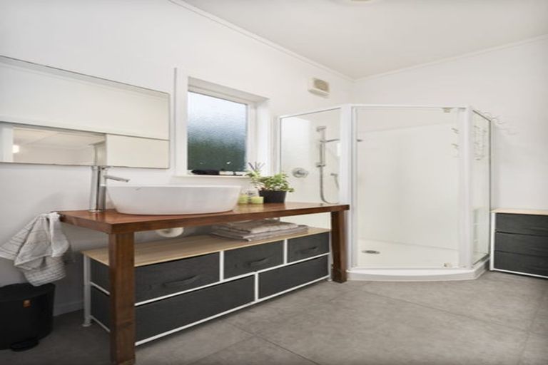 Photo of property in 13 Elcoat Avenue, Henderson, Auckland, 0612