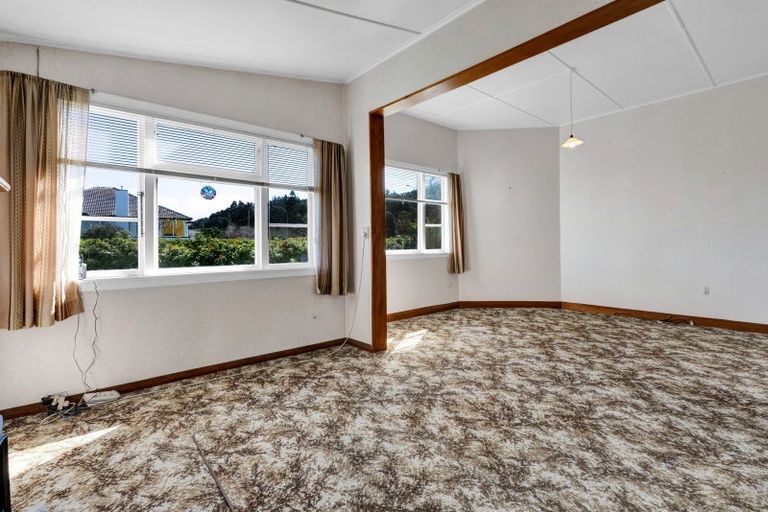 Photo of property in 35 Cracroft Street, Waitara, 4320