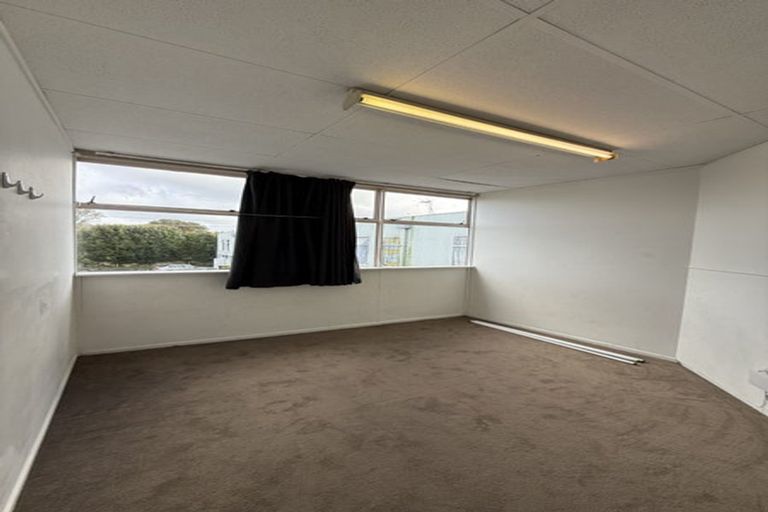 Photo of property in 9/80 Bruce Mclaren Road, Henderson, Auckland, 0612