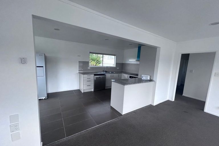 Photo of property in 42 Tamahere Drive, Glenfield, Auckland, 0629