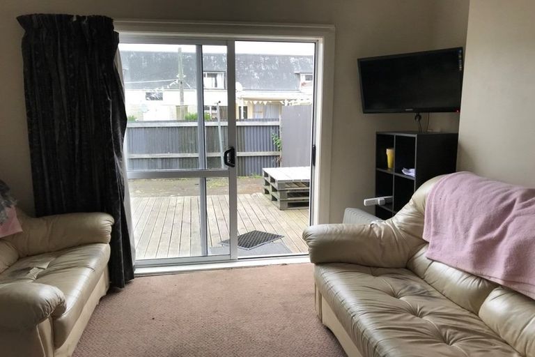 Photo of property in 49 Howe Street, North Dunedin, Dunedin, 9016